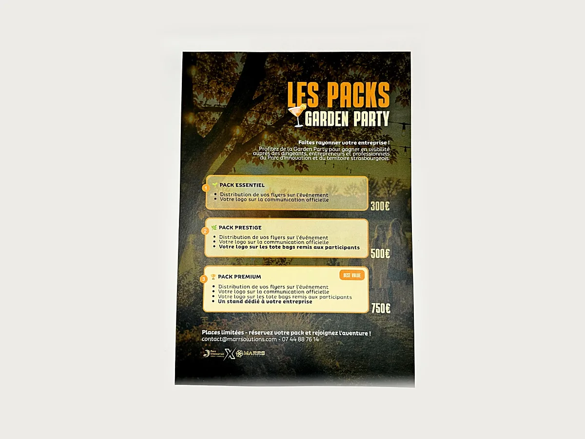 Flyer des packs Garden Party sur fond de jardin illuminé